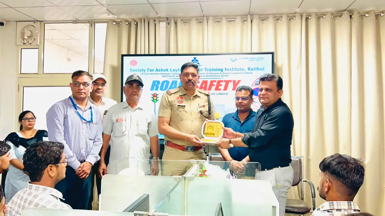 Kaithal police officer being felicitated at the road safety awareness workshop